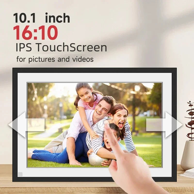 Fawnstech Digital Photo Frame displaying a family photo with text about screen size and aspect ratio.