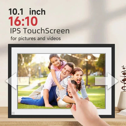 Fawnstech Digital Photo Frame displaying a family photo with text about screen size and aspect ratio.