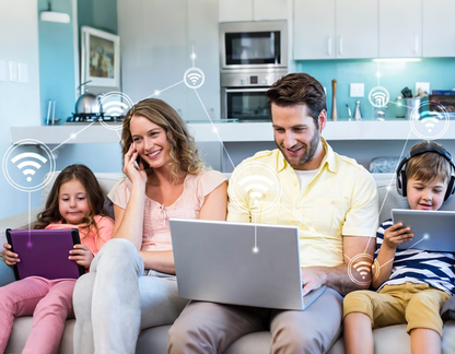 Family using Venloria WiFi Route in a modern kitchen